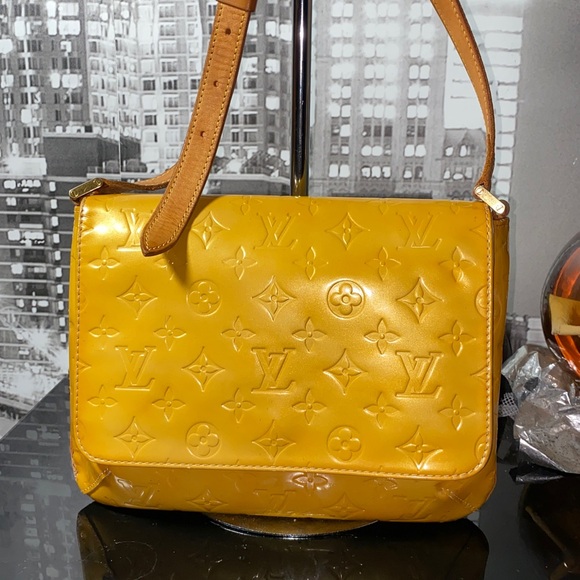 Authentic Louis Vuitton Vernis Monogram Thompson Street Flap Bag - Picture 4 of 17